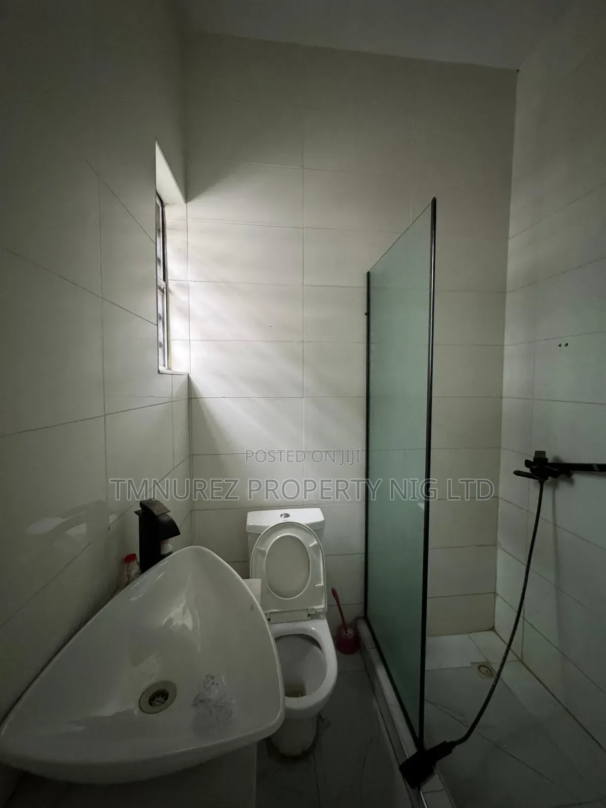 4bdrm Duplex in Chevron for rent