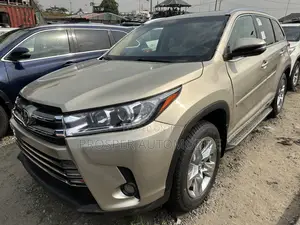 Toyota Highlander Limited 4dr SUV AWD (3.5L 6cyl 6A) 2015 Gold