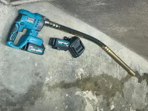 Makita 118v Lxt Cordless Concrete Vibrator.