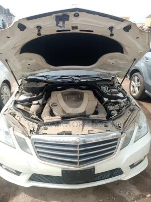 Mercedes-Benz E350 Base 4Matic Sedan AWD (3.5L 6cyl 7A) 2011 White