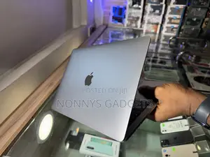 Laptop Apple MacBook Pro 2021 M1 8GB Intel Core M SSD 256GB