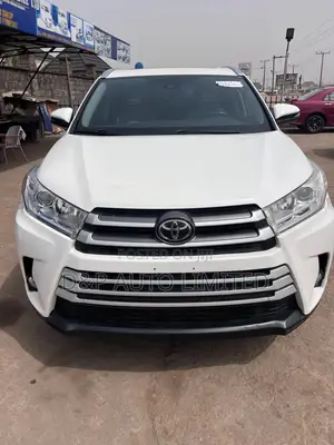 Toyota Highlander XLE 4x2 V6 (3.5L 6cyl 8A) 2018 White