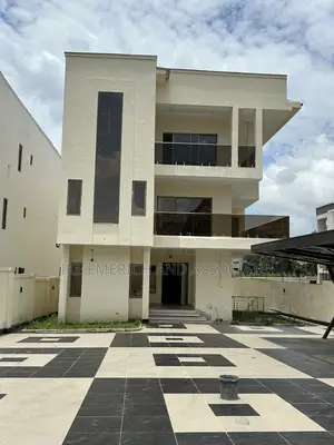 7bdrm Duplex in Guzape District for sale