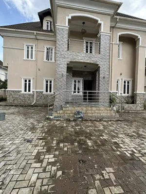 6bdrm Duplex in Zone B for sale