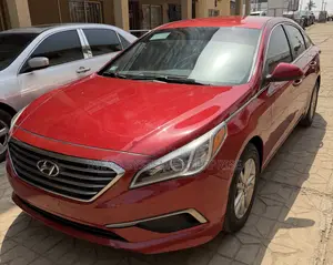 Hyundai Sonata Base Sedan FWD (2.4L 4cyl 6A) 2017 Red