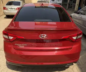 Hyundai Sonata Base Sedan FWD (2.4L 4cyl 6A) 2017 Red