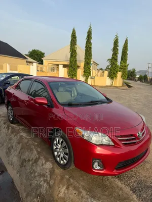 Toyota Corolla LE 4dr Sedan (1.8L 4cyl 4A) 2013 Red