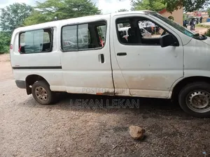Toyota HiAce 2001 White