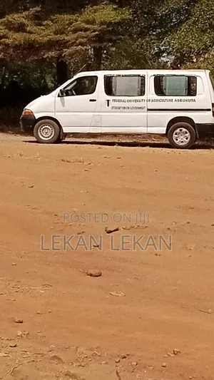 Toyota HiAce 2001 White
