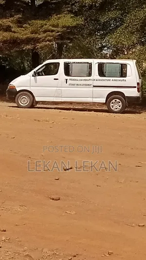 Toyota HiAce 2001 White