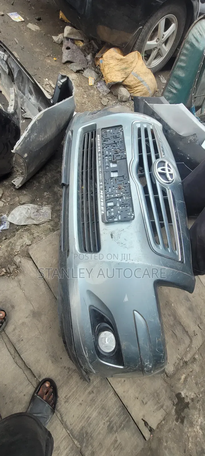 Front Bumper Avensis 2006