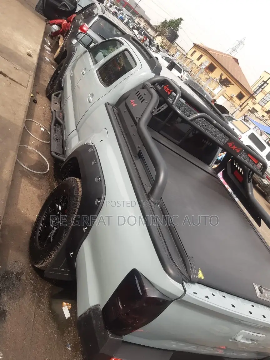 Rolling Boot Cover With Rugged Spoiler for Toyota Tacoma New Model