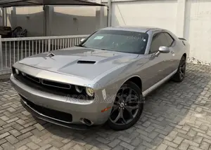 Dodge Challenger SXT RWD 2017 Silver