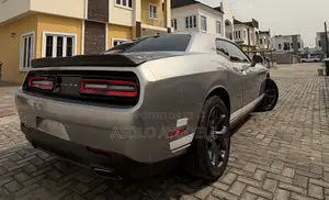Dodge Challenger SXT RWD 2017 Silver