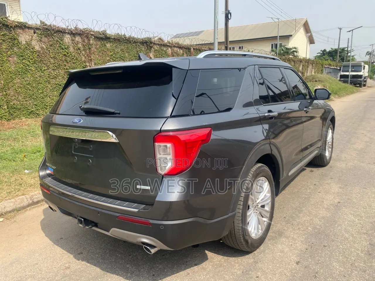 Ford Explorer Limited AWD 2019 Gray