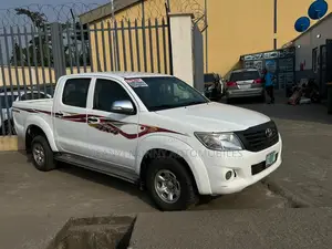 Toyota Hilux 2014 White