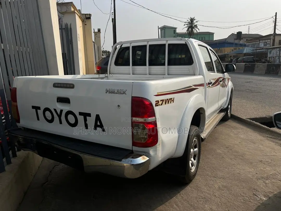 Toyota Hilux 2014 White