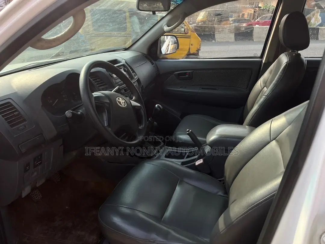 Toyota Hilux 2014 White