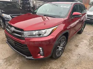 Toyota Highlander SE 4x4 V6 (3.5L 6cyl 8A) 2017 Red