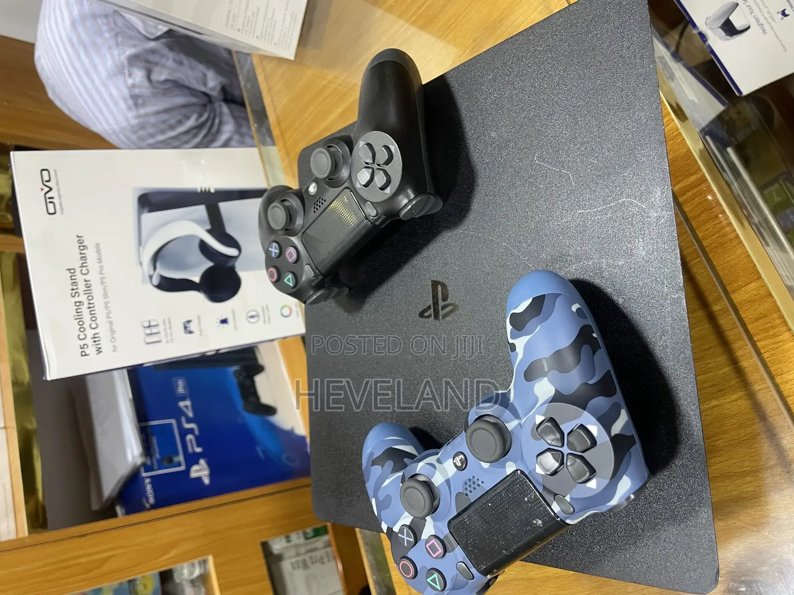 Uk Clean Used Ps4 Console (With Two Pads)