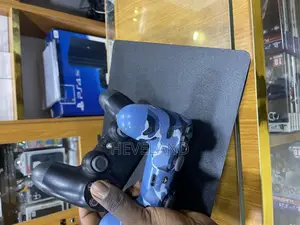 Uk Clean Used Ps4 Console (With Two Pads)