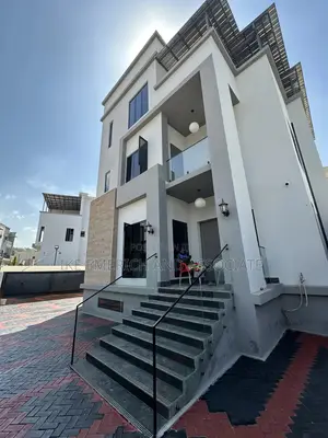 5bdrm Duplex in Guzape District for sale
