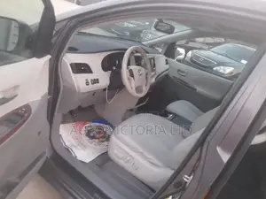 Toyota Sienna 2011 Gray
