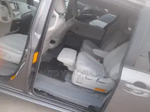 Toyota Sienna 2011 Gray