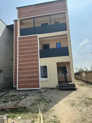 5bdrm Duplex in Gaduwa for sale