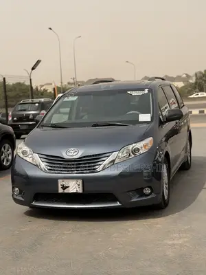 Toyota Sienna 2015 Gray