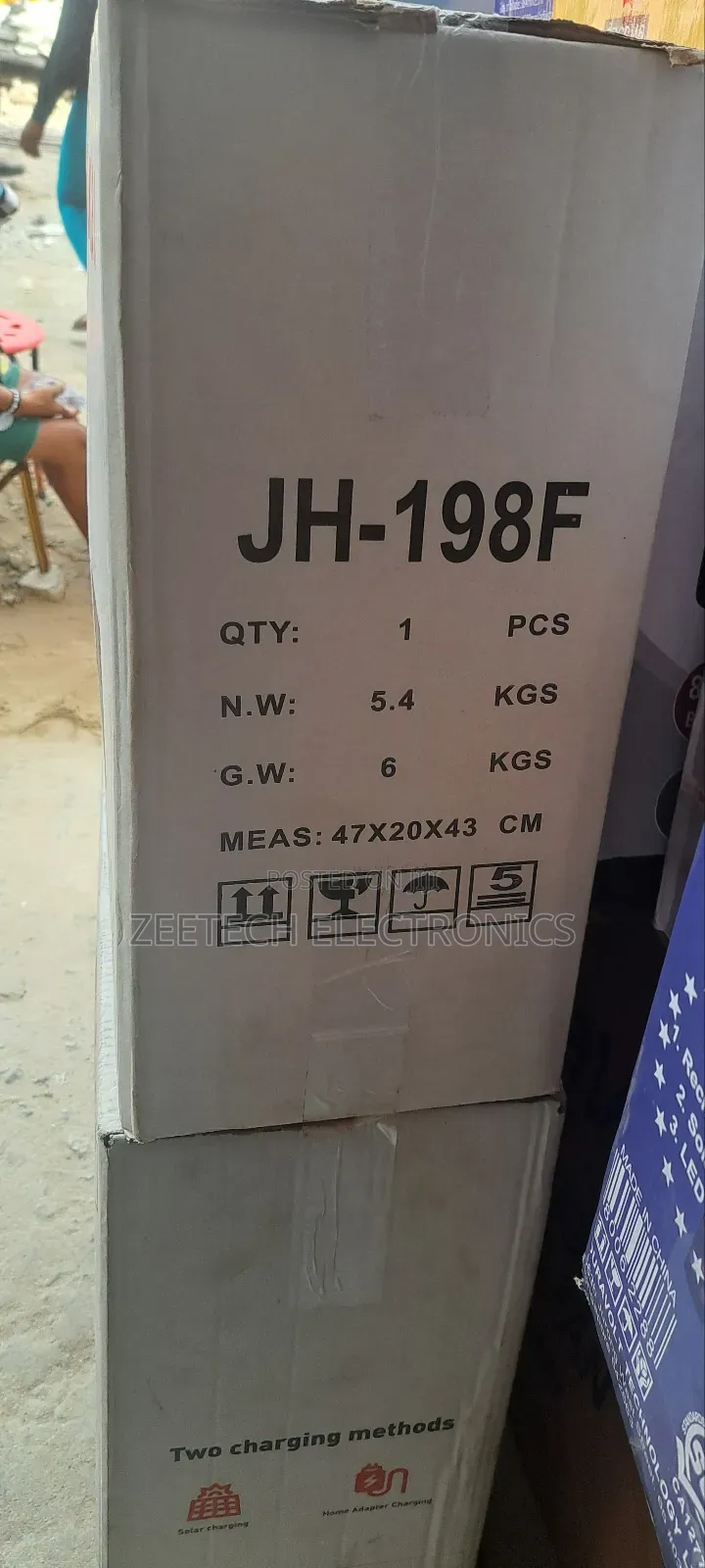 16" Solar Rechargeable Fan