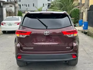 Toyota Highlander XLE 2019 Burgundy