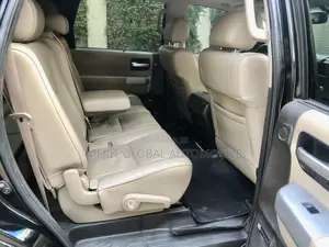 Toyota Sequoia Limited 4dr SUV (5.7L 8cyl 6A) 2010 Black
