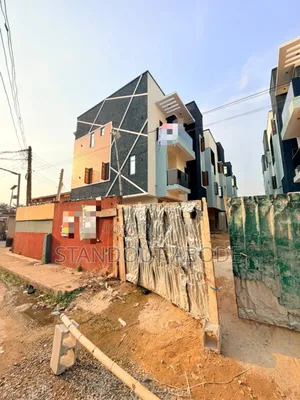 4bdrm Duplex in In An Estate, Oregun for sale