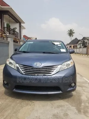 Toyota Sienna 2014 Blue
