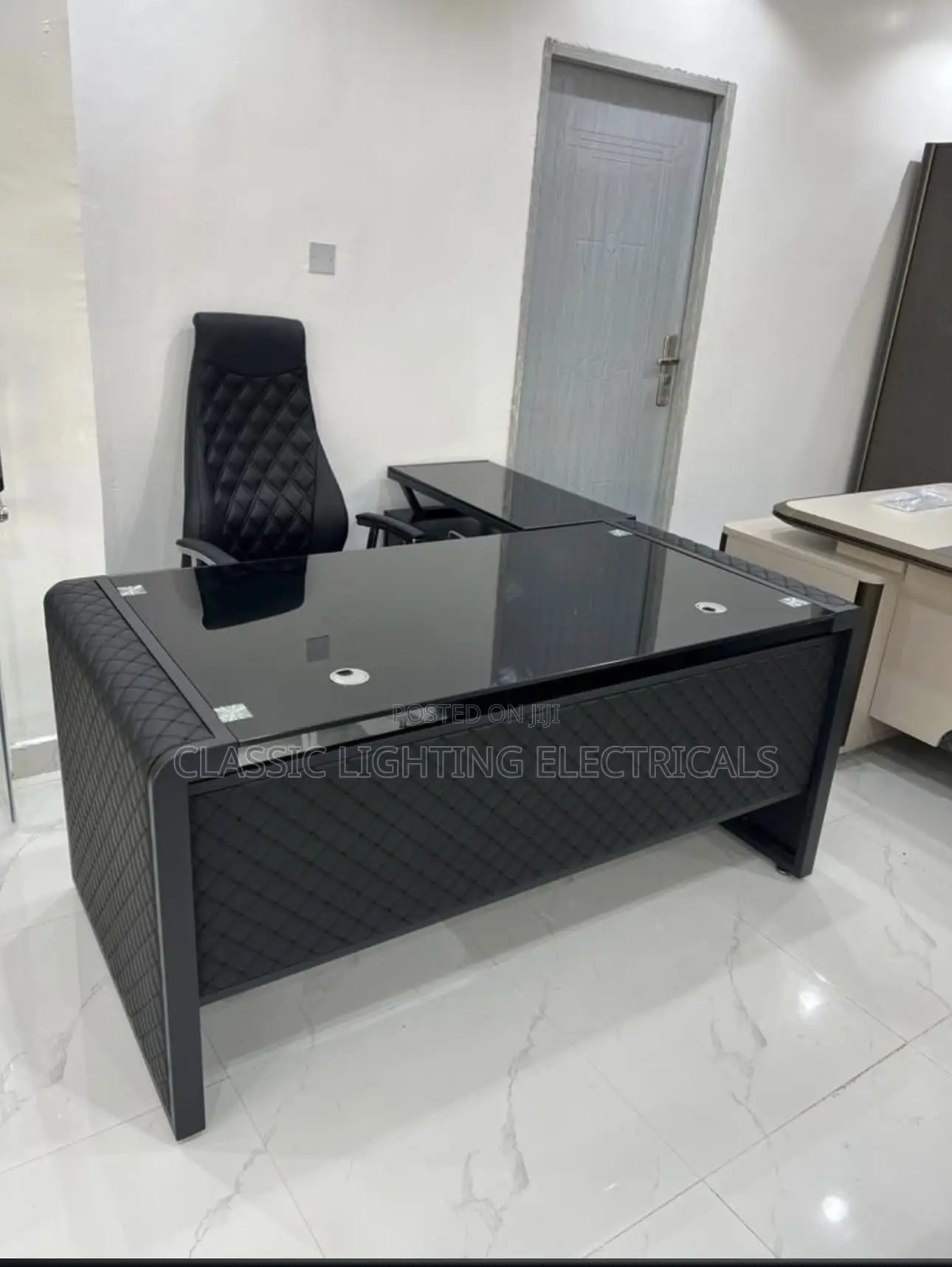 Luxury Office 1.4 Meters Table With Executive Chair