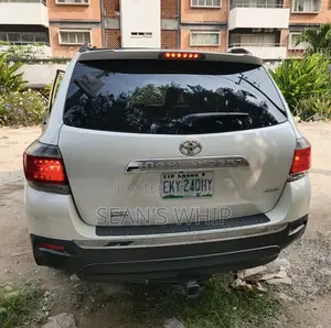Toyota Highlander Limited 3.5l 4WD 2013 White