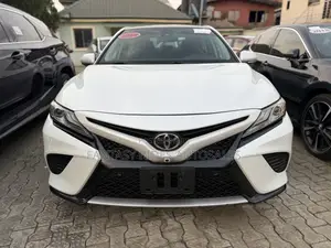 Toyota Camry XSE V6 (3.5L V6 8A) 2019 White