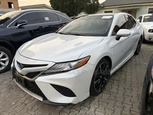 Toyota Camry XSE V6 (3.5L V6 8A) 2019 White