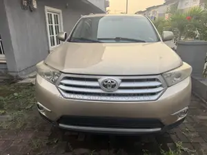 Toyota Highlander Limited 2012 Gold