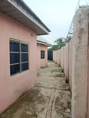 2bdrm Bungalow in Stadium Road, Uyo for sale
