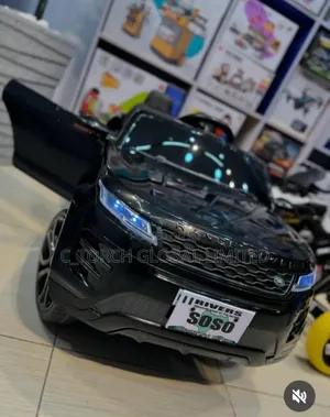 Black Range Rover Evoque