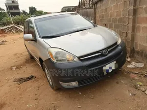 Toyota Sienna 2005 Silver
