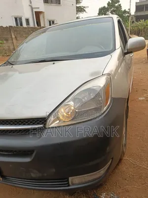 Toyota Sienna 2005 Silver