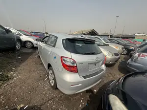 Toyota Matrix S Hatchback AWD (2.4L 4cyl 4A) 2009 Silver