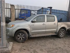 Toyota Hilux 2.5 D-4D 4X4 SRX 2010 Silver
