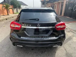 Mercedes-Benz GLA 250 2015 Black