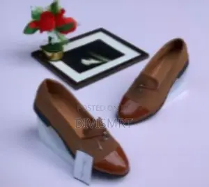 Ladies Flat Leather Shoe