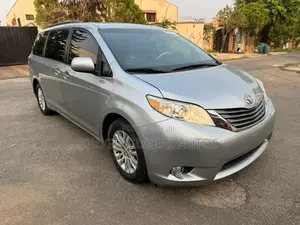 Toyota Sienna XLE 7 Passenger 2011 Gray