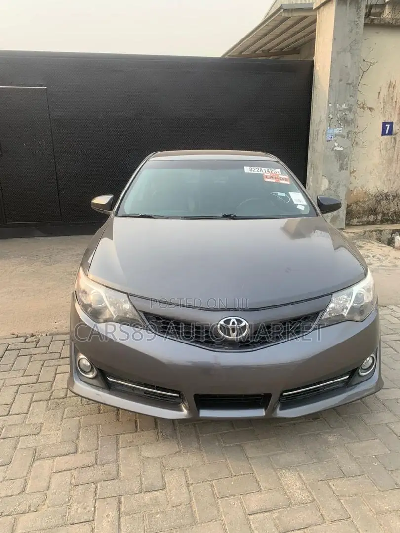 Toyota Camry SE 4dr Sedan (2.5L 4cyl 6A) 2014 Gray